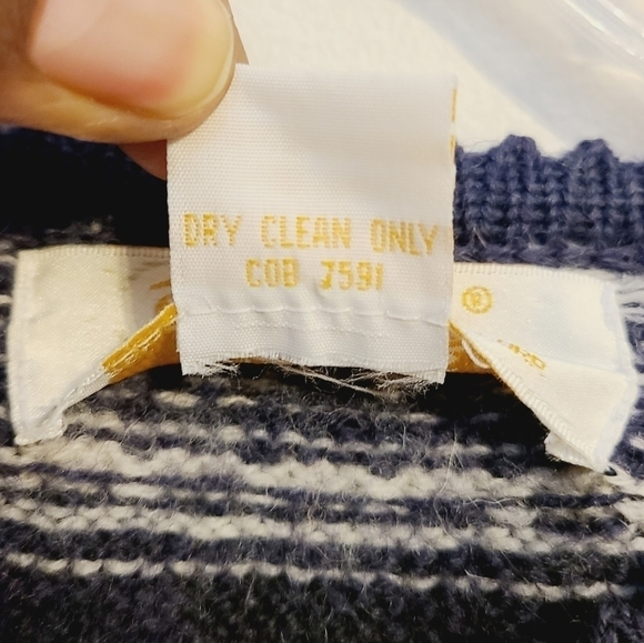 Tally Ho | Women's Vintage Blue and White 100% Wool Sweater (Size Large) - Picture 7 of 12